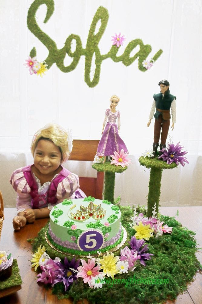 Tangle-Rapunzel-Birthday-Party-decoration-Ideas