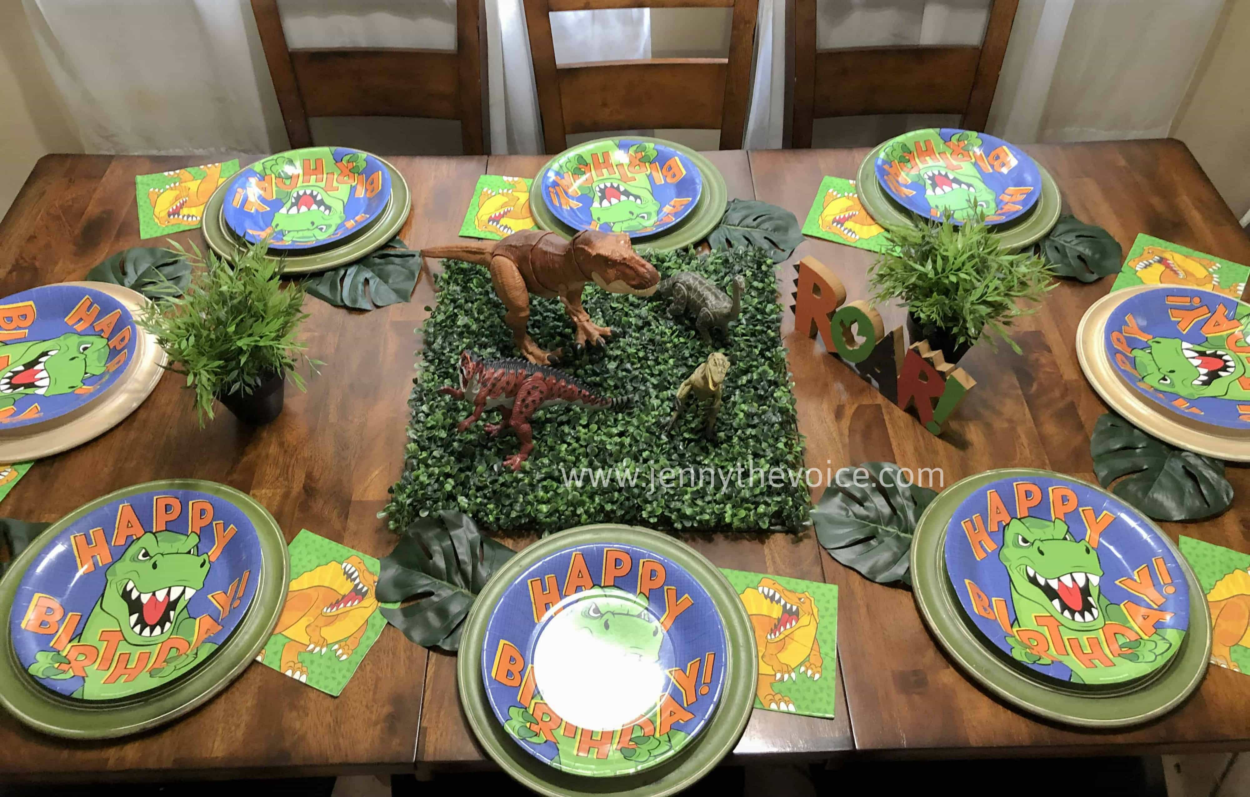 Dinosaur party table
