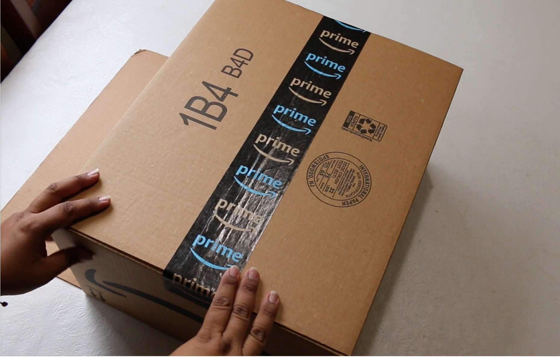 Disfraz con cajas de Amazon 